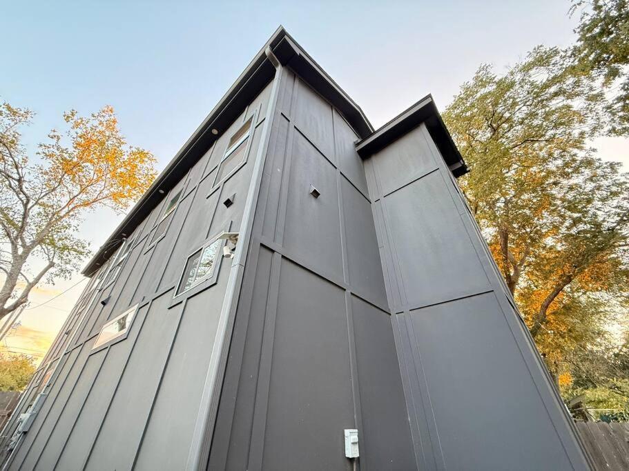 The Heritage Haus - Modern Cabin In Downtown San Antonio Villa Exterior photo