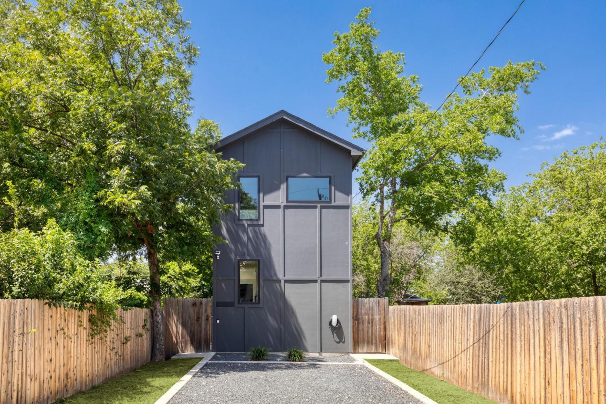 The Heritage Haus - Modern Cabin In Downtown San Antonio Villa Exterior photo